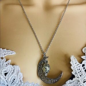 ❤️❤️Beautiful half moon ball Long silver color necklace! 🌙
